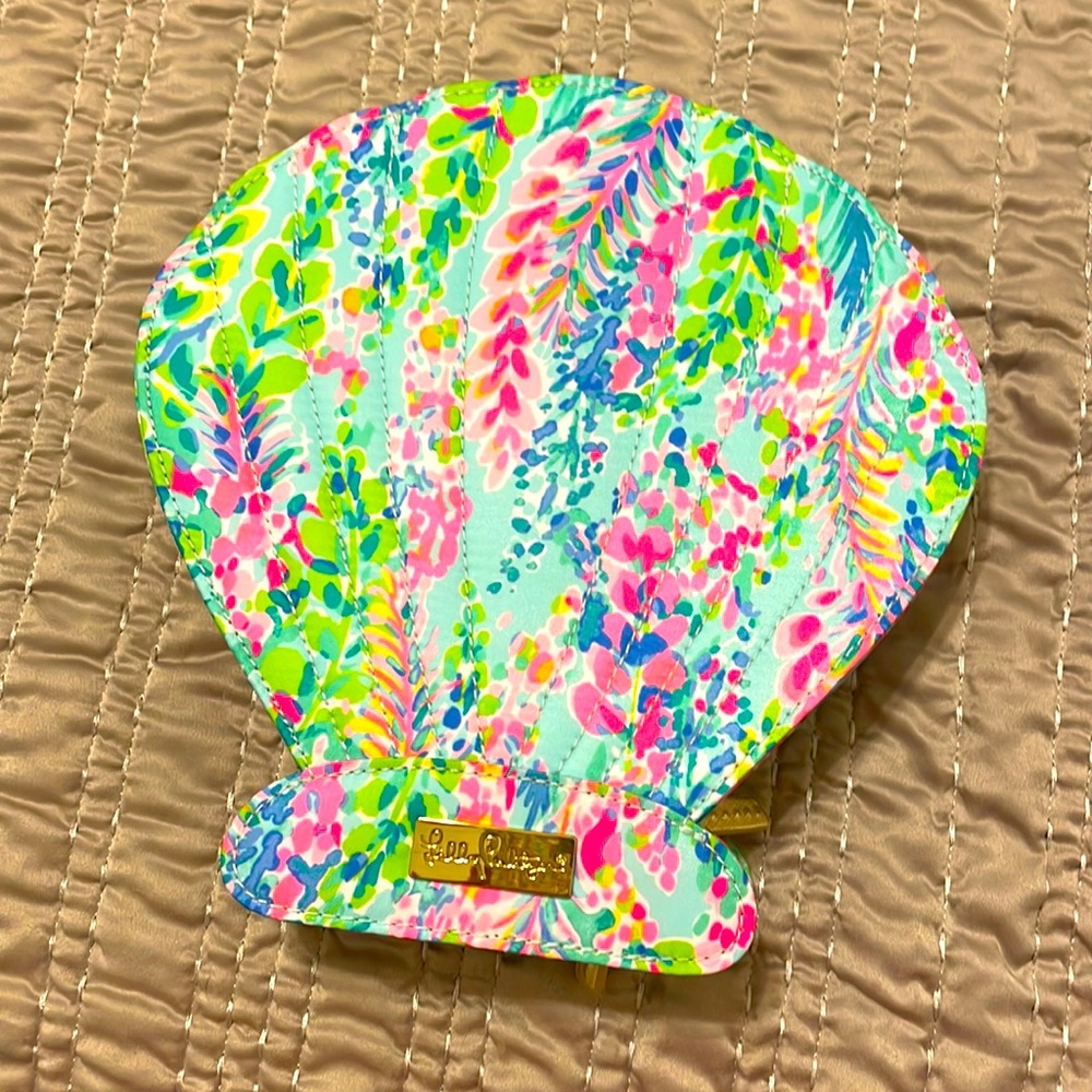 Shell cosmetic case in catch the wave Lilly Pulitzer
